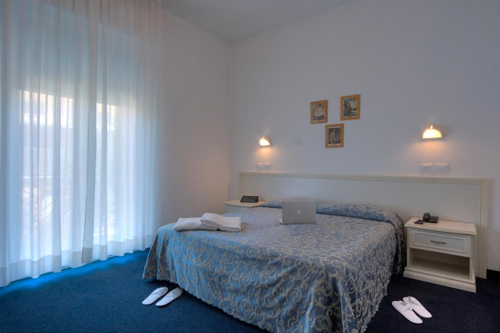 Residence Divina Rimini Exterior foto