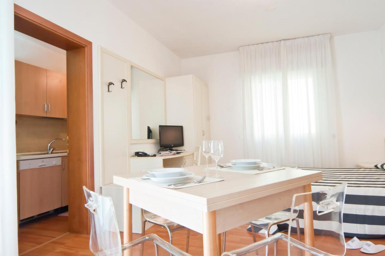 Residence Divina Rimini Zimmer foto